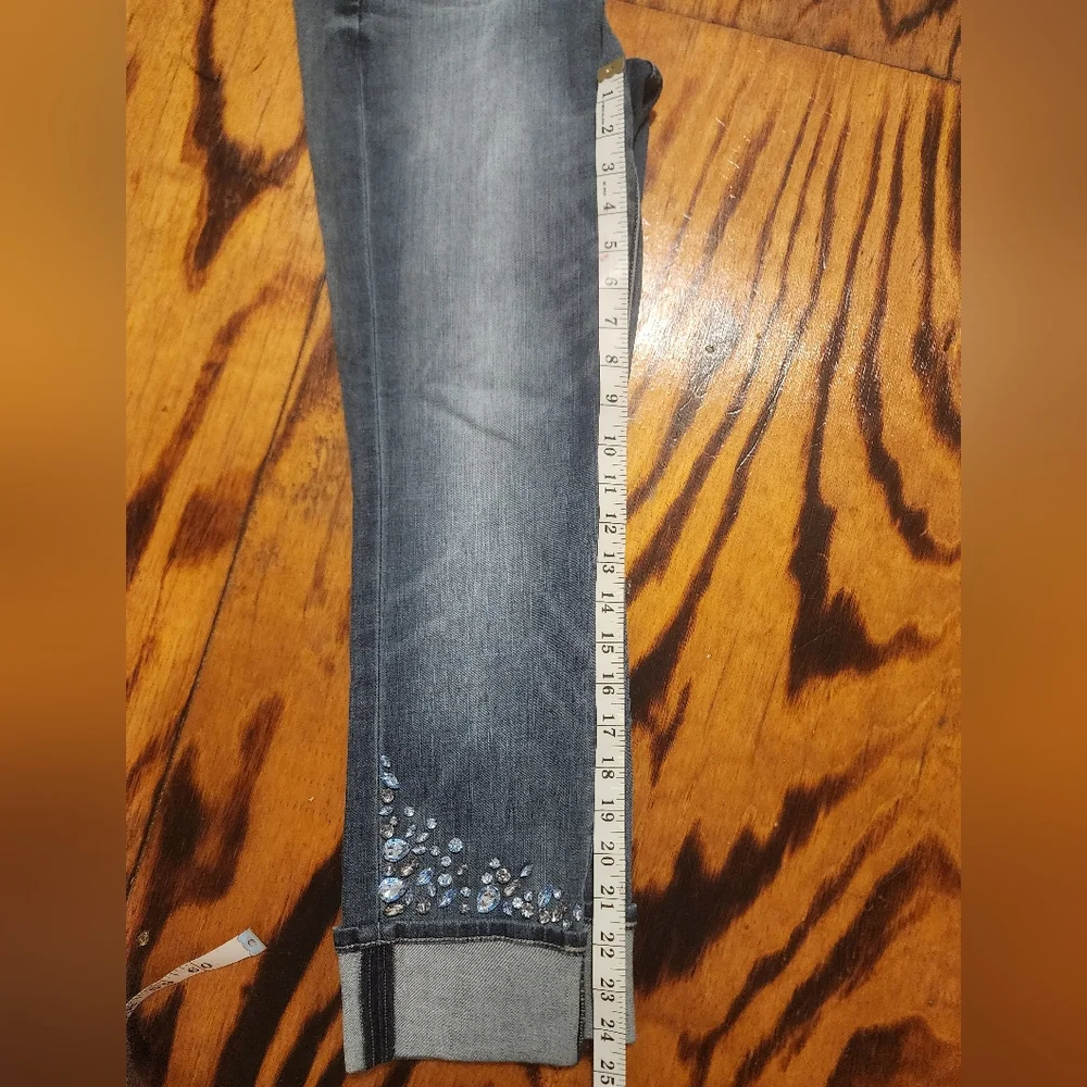 NWT White House Black Market Everyday Soft Crop Embellished Jean 6P - Picture 6 of 7